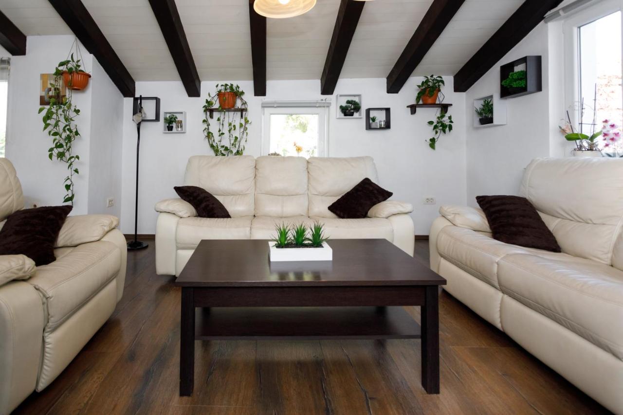 Rustic Apartment Evelin Krk Town Eksteriør billede