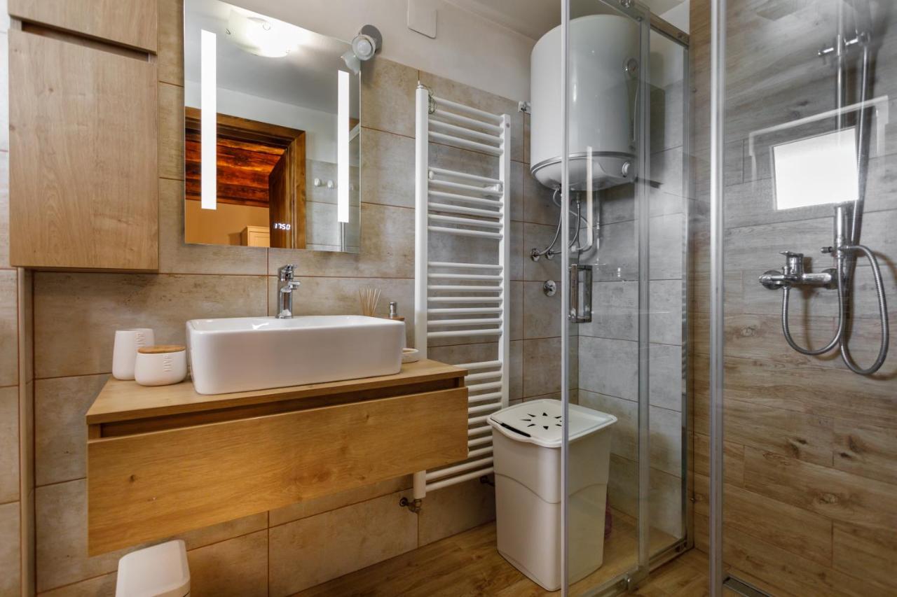 Rustic Apartment Evelin Krk Town Eksteriør billede